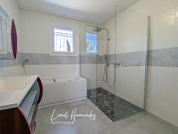 Alès centre : Maison individuelle de 197m² avec 5 chambres et piscine