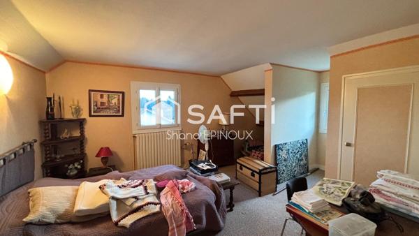 EXCEPTIONNEL ! Un emplacement privilégié pour cette demeure avec une chambre et salle de bains en RDC