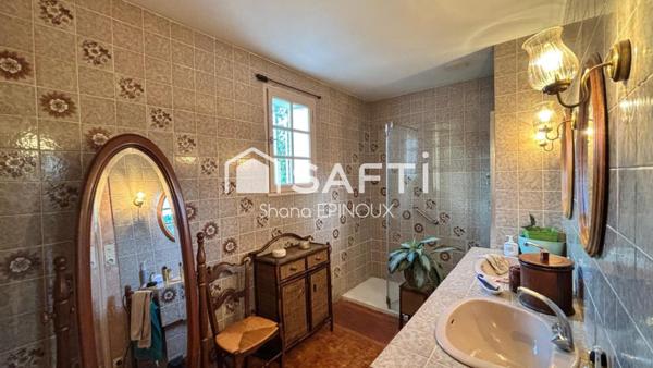 EXCEPTIONNEL ! Un emplacement privilégié pour cette demeure avec une chambre et salle de bains en RDC