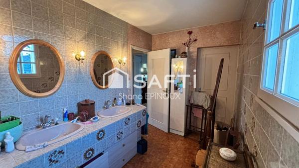 EXCEPTIONNEL ! Un emplacement privilégié pour cette demeure avec une chambre et salle de bains en RDC