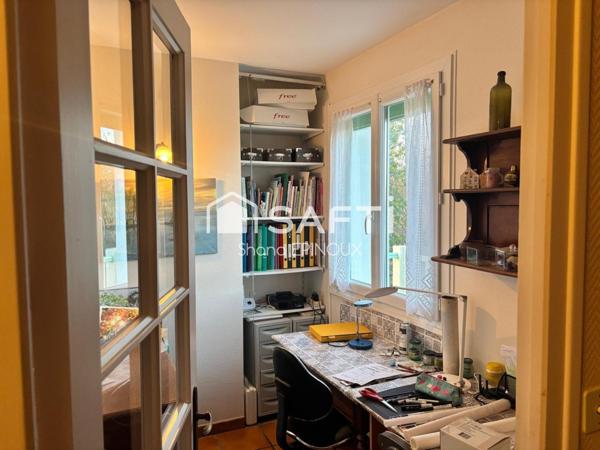 EXCEPTIONNEL ! Un emplacement privilégié pour cette demeure avec une chambre et salle de bains en RDC