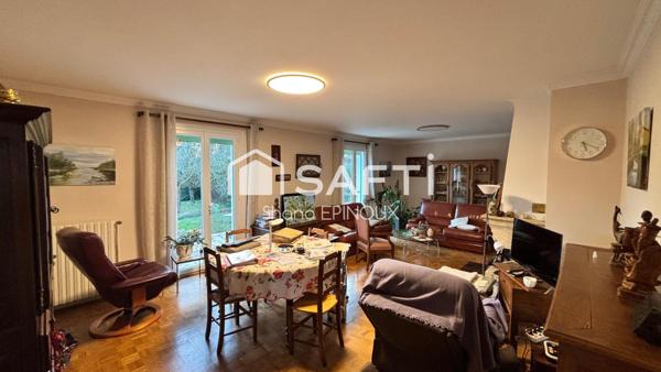 EXCEPTIONNEL ! Un emplacement privilégié pour cette demeure avec une chambre et salle de bains en RDC