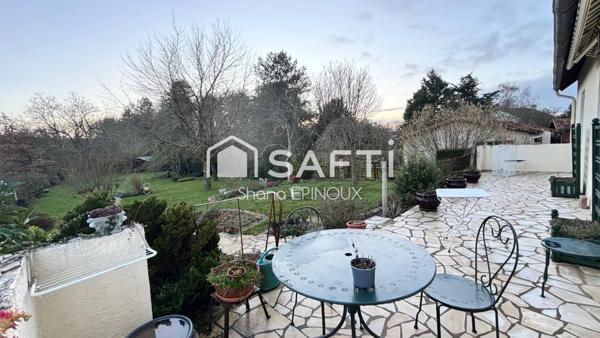 EXCEPTIONNEL ! Un emplacement privilégié pour cette demeure avec une chambre et salle de bains en RDC