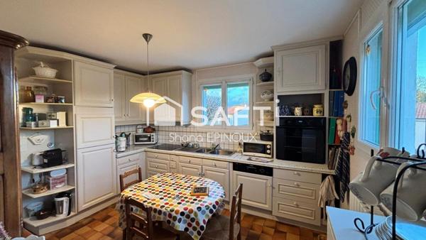 EXCEPTIONNEL ! Un emplacement privilégié pour cette demeure avec une chambre et salle de bains en RDC