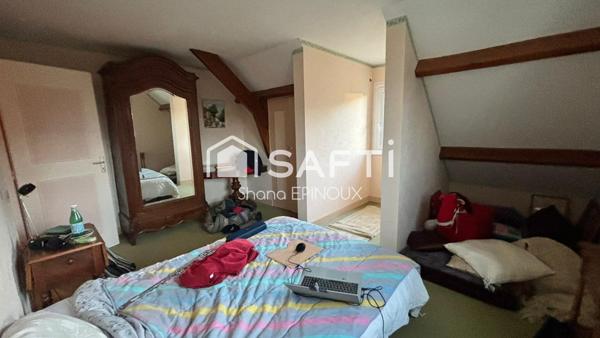 EXCEPTIONNEL ! Un emplacement privilégié pour cette demeure avec une chambre et salle de bains en RDC