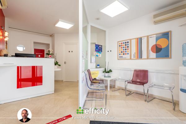 Local Commercial
         4 pièces
        - 85 m² Exclusivité 120 000 € *