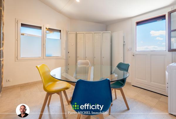 Local Commercial
         4 pièces
        - 85 m² Exclusivité 120 000 € *