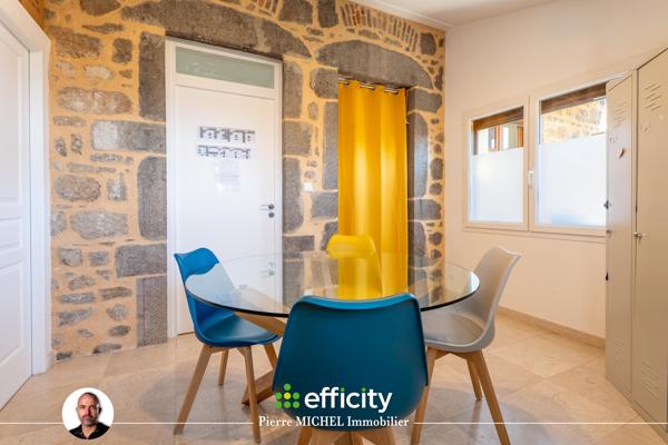 Local Commercial
         4 pièces
        - 85 m² Exclusivité 120 000 € *