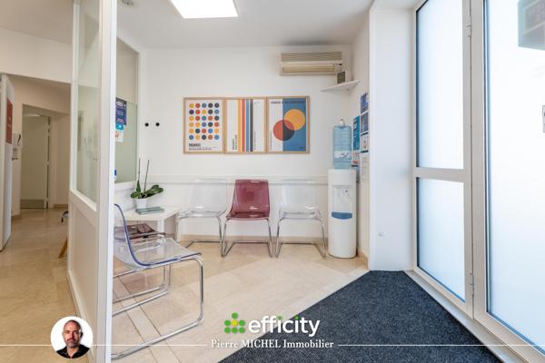 Local Commercial
         4 pièces
        - 85 m² Exclusivité 120 000 € *