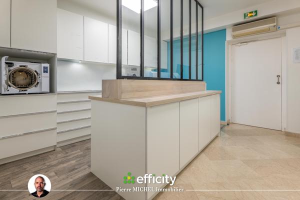 Local Commercial
         4 pièces
        - 85 m² Exclusivité 120 000 € *