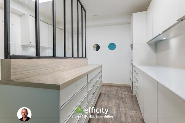 Local Commercial
         4 pièces
        - 85 m² Exclusivité 120 000 € *