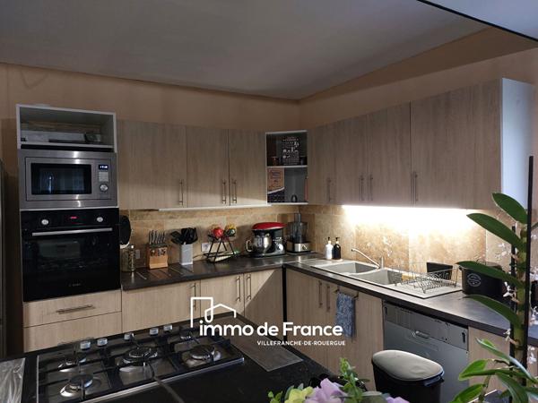 Maison T5 et entrepôt de 260m² sur terrain clos de 925m²