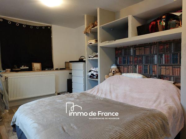 Maison T5 et entrepôt de 260m² sur terrain clos de 925m²