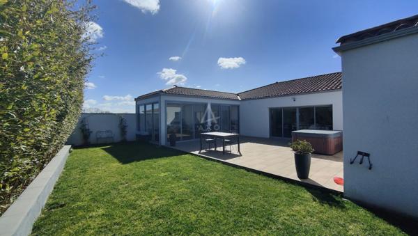 Maison 2022 – 80 m² de pièce de vie – jacuzzi – dépendance 70 m² – aucun travaux