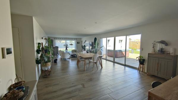 Maison 2022 – 80 m² de pièce de vie – jacuzzi – dépendance 70 m² – aucun travaux