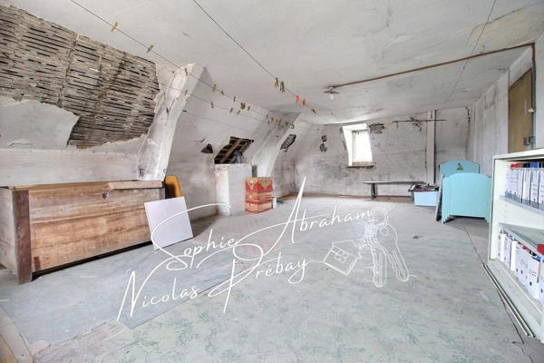 Ensemble immobilier composé d'une habitation et des dépendances