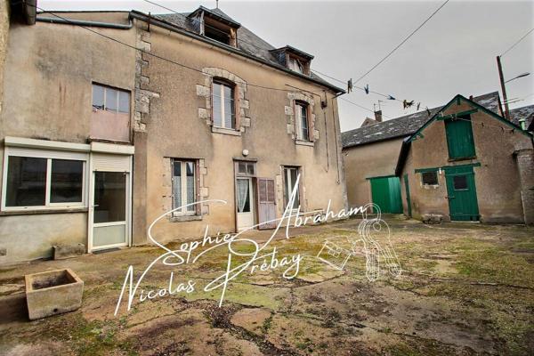 Ensemble immobilier composé d'une habitation et des dépendances