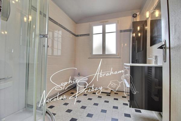 Ensemble immobilier composé d'une habitation et des dépendances