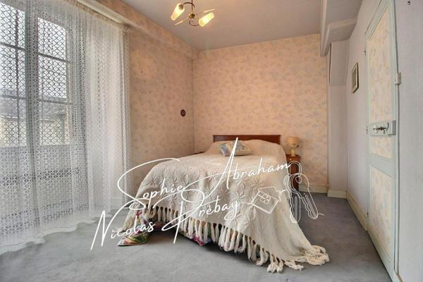 Ensemble immobilier composé d'une habitation et des dépendances