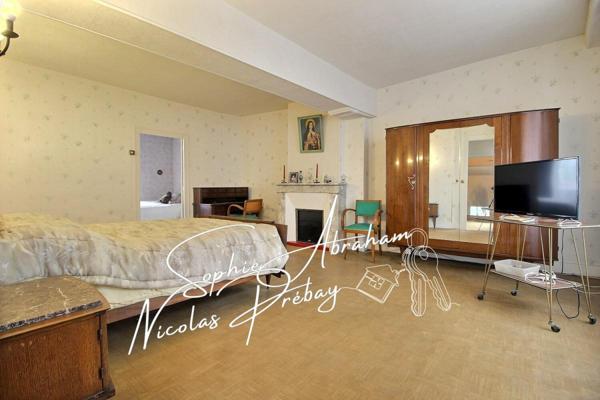 Ensemble immobilier composé d'une habitation et des dépendances