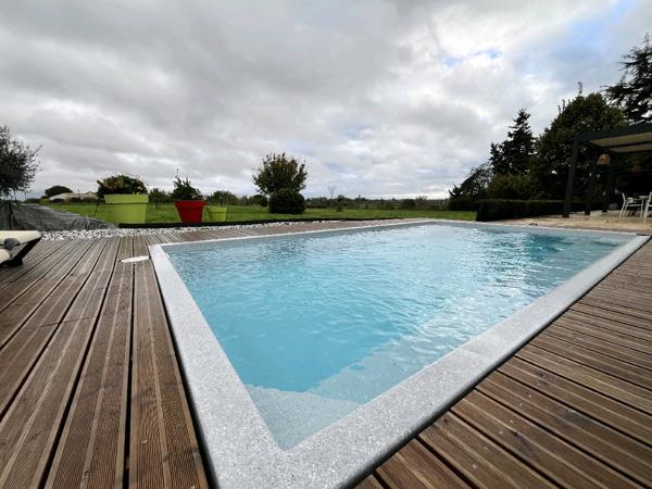 Meschers-sur-Gironde (17132) 

ENSEMBLE DE DEUX MAISONS