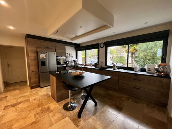 Meschers-sur-Gironde (17132) 

ENSEMBLE DE DEUX MAISONS