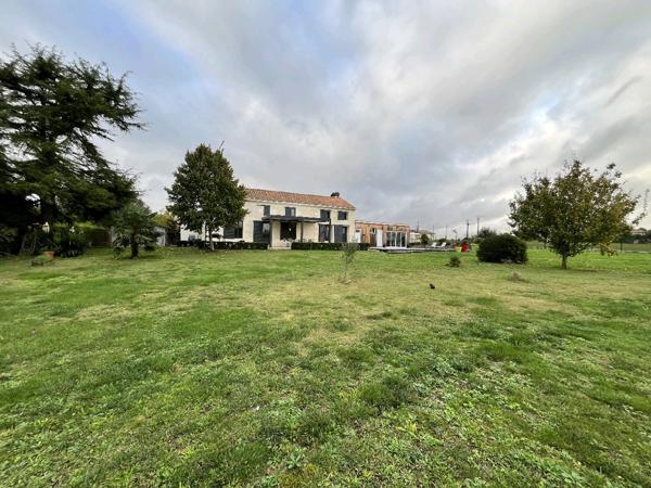 Meschers-sur-Gironde (17132) 

ENSEMBLE DE DEUX MAISONS