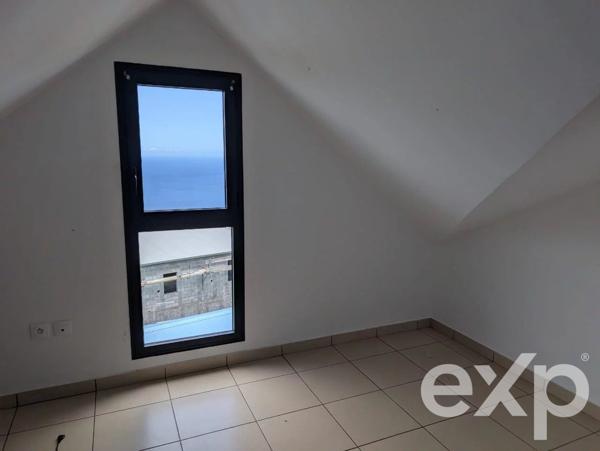 ETANG SAINT-LEU  (≈ 400 m alt) – T3 VUE MER PANORAMIQUE – 70 m² – 210 000 € HAI