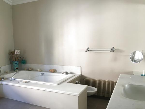 Roquemaure (30150) DANS VILLAGE DU GARD, PROXIMITE AVIGNON, SPACIEUSE MAISON DE VILLAGE DE CHARME AVEC JARDIN, GARAGE ET PISCINE