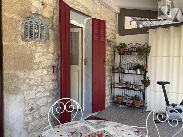 A VENDRE : Propriété en pierre située à une quinzaine de kilomètres à l'est de GOURDON (Lot - 4...