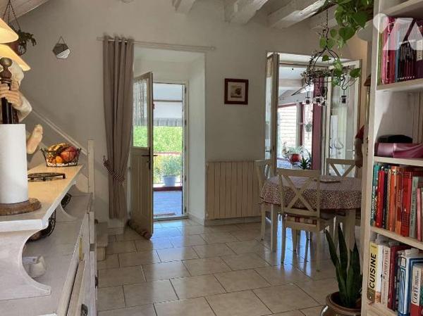 A VENDRE : Propriété en pierre située à une quinzaine de kilomètres à l'est de GOURDON (Lot - 4...
