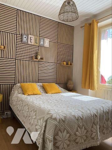 A VENDRE : Propriété en pierre située à une quinzaine de kilomètres à l'est de GOURDON (Lot - 4...