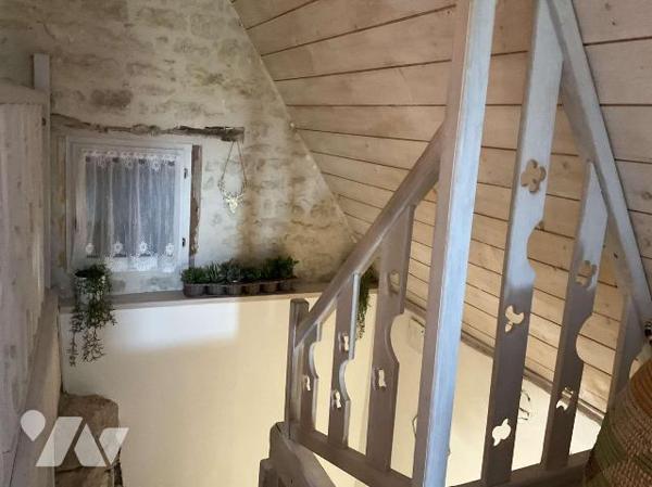 A VENDRE : Propriété en pierre située à une quinzaine de kilomètres à l'est de GOURDON (Lot - 4...