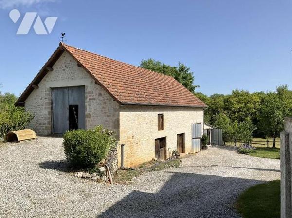 A VENDRE : Propriété en pierre située à une quinzaine de kilomètres à l'est de GOURDON (Lot - 4...