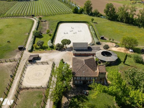 A VENDRE Exceptionnelle propriété équestre