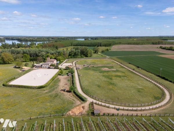 A VENDRE Exceptionnelle propriété équestre