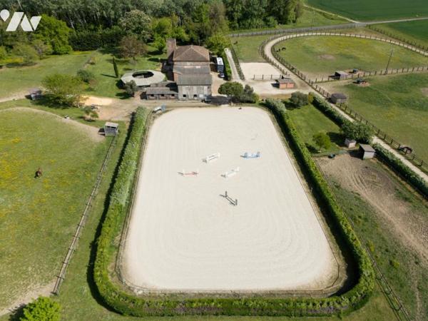 A VENDRE Exceptionnelle propriété équestre