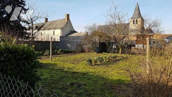 Terrain Constructible dans le centre bourg :
- Non viabilisé, libre constructeur