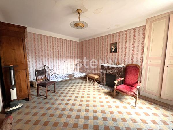 MAISON 5 PIECES A RESTAURER PROCHE COMMERCES DANS LE BOURG DE POULAINES (INDRE 36)