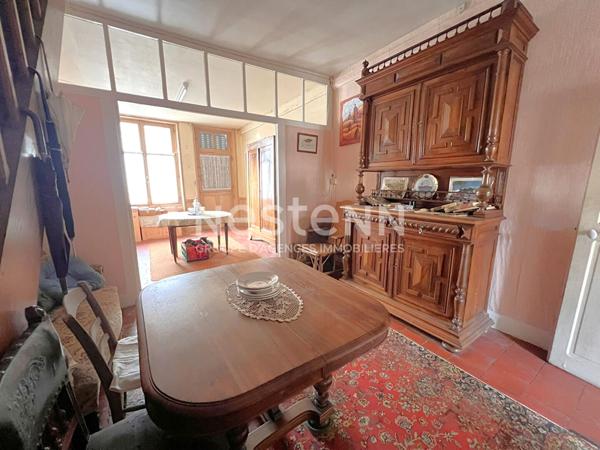 MAISON 5 PIECES A RESTAURER PROCHE COMMERCES DANS LE BOURG DE POULAINES (INDRE 36)