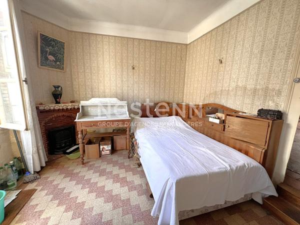 MAISON 5 PIECES A RESTAURER PROCHE COMMERCES DANS LE BOURG DE POULAINES (INDRE 36)