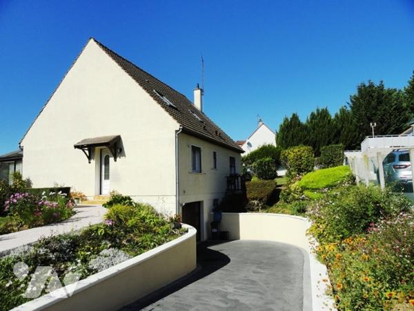 Château-Thierry -  Pavillon sur sous-sol de type 7 avec 4 chambres. L'ensemble sur terrain.