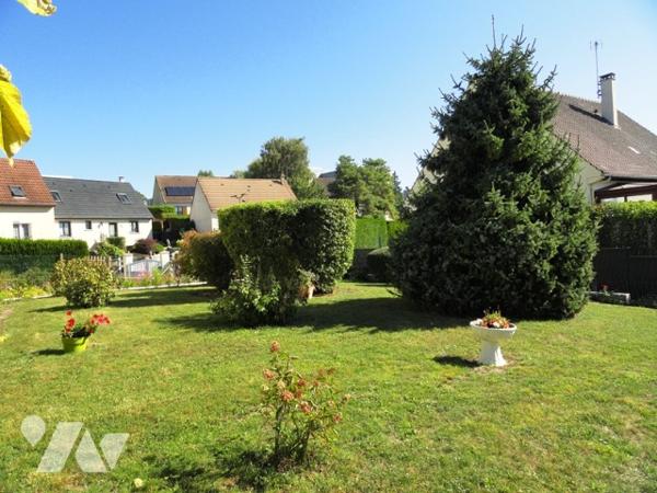 Château-Thierry -  Pavillon sur sous-sol de type 7 avec 4 chambres. L'ensemble sur terrain.