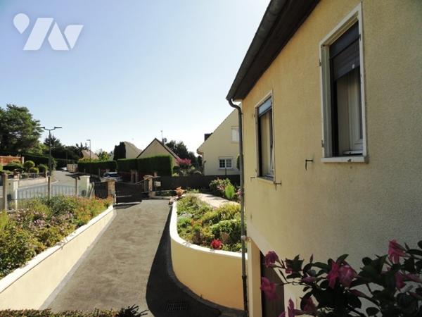 Château-Thierry -  Pavillon sur sous-sol de type 7 avec 4 chambres. L'ensemble sur terrain.