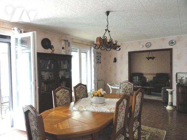 Château-Thierry -  Pavillon sur sous-sol de type 7 avec 4 chambres. L'ensemble sur terrain.