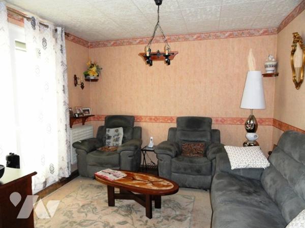 Château-Thierry -  Pavillon sur sous-sol de type 7 avec 4 chambres. L'ensemble sur terrain.