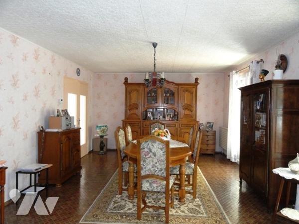 Château-Thierry -  Pavillon sur sous-sol de type 7 avec 4 chambres. L'ensemble sur terrain.