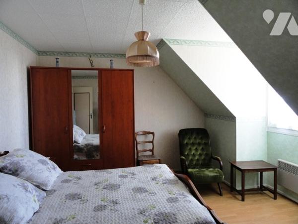 Château-Thierry -  Pavillon sur sous-sol de type 7 avec 4 chambres. L'ensemble sur terrain.