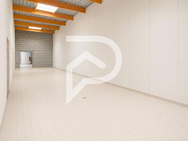 Entrepôt / Local industriel 123 m2