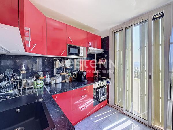 -EXCLUSIVITÉ- Appartement 3 pièces avec terrasse, vue mer et montagnes / Grasse, quartier Saint-Jacques